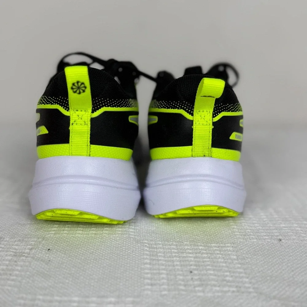 Nike Cosmic Runner GS Youth Size 5Y Black Volt Running Shoes HM4402-005